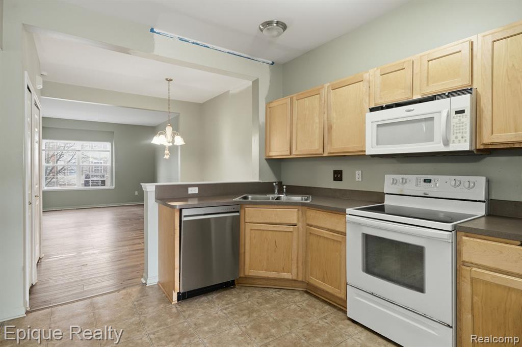 2206 Knotty Pine Trail, Howell, MI 48855 — Photo 9