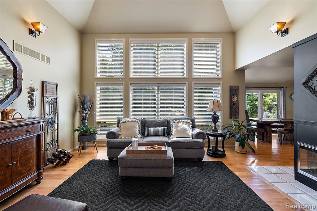 733 LONGFORD Drive, Rochester Hills, MI 48309 — Photo 12