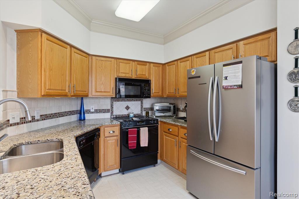 39472 EDGEWATER Drive, Northville, MI 48168 — Photo 12