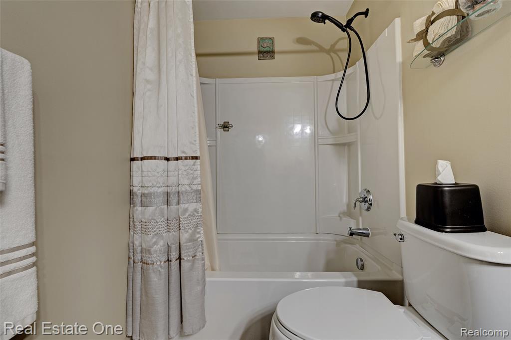 4316 Pebble Creek Boulevard, Grand Blanc, MI 48439 — Photo 39