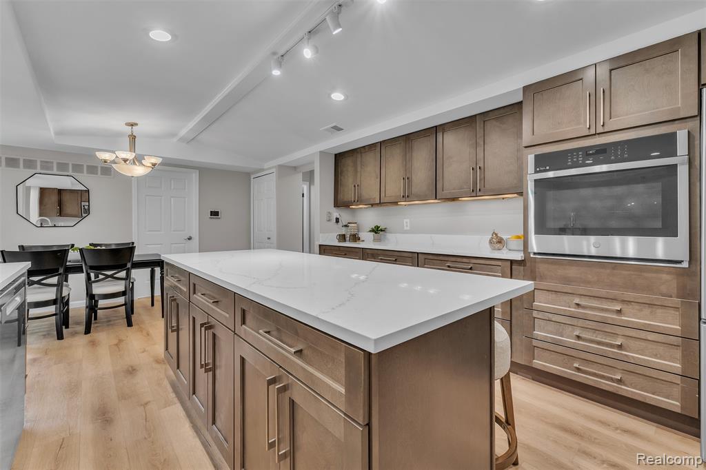 5310 Pond Bluff Drive, West Bloomfield, MI 48323 — Photo 37