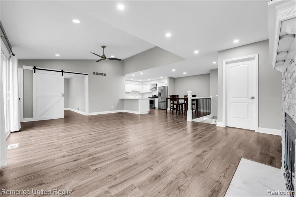 7968 Lawrence, West Bloomfield, MI — Photo 10