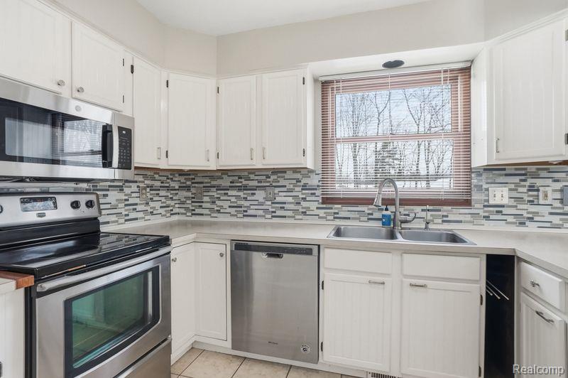 4531 Clifford Road, Brighton, MI 48116 — Photo 11
