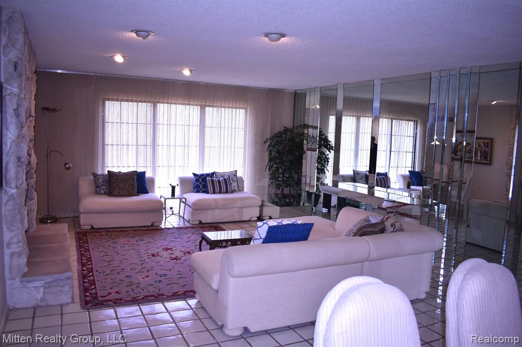 4356 FOXPOINTE Drive, West Bloomfield, MI 48323 — Photo 8