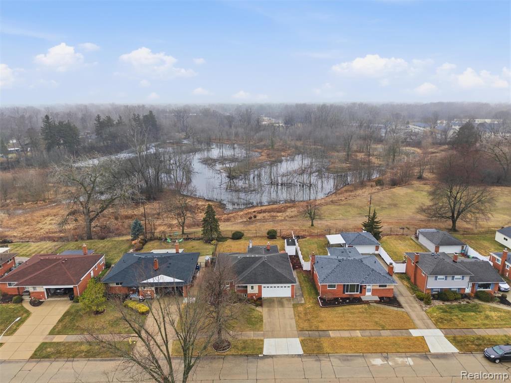 7697 Carrousel Boulevard, Westland, MI — Photo 10
