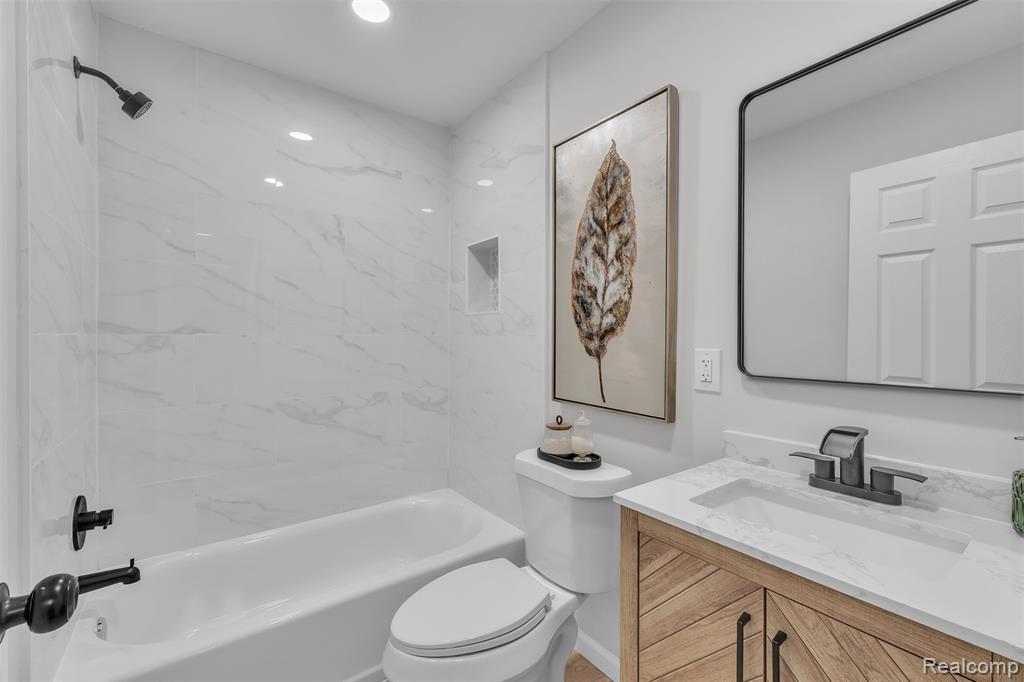 18755 Cambridge Boulevard, Lathrup Village, MI 48076 — Photo 25