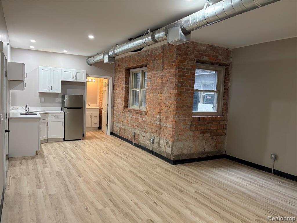 30 E PHILADELPHIA Street, Detroit, MI 48202 — Photo 12
