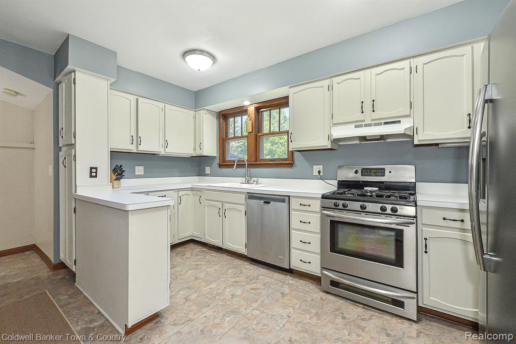 725 E GRAND RIVER Avenue, Fowlerville, MI 48836 — Photo 23