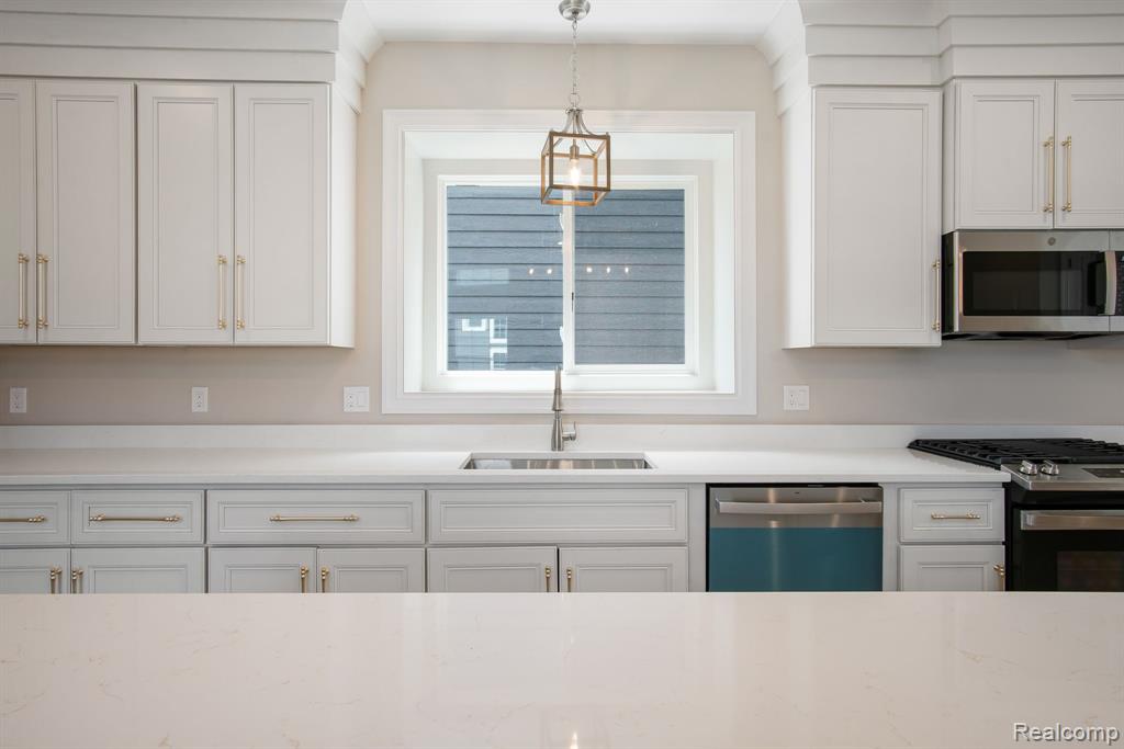 54630 Brenda Drive, Macomb, MI 48042 — Photo 18