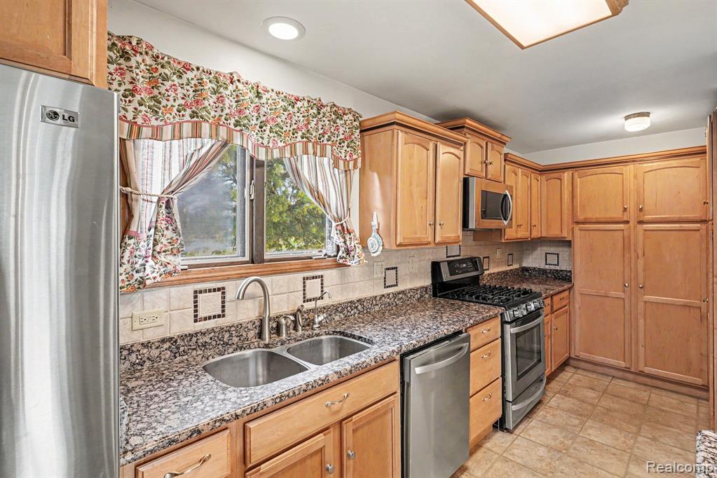 8751 Bath Road, Byron, MI 48418 — Photo 10