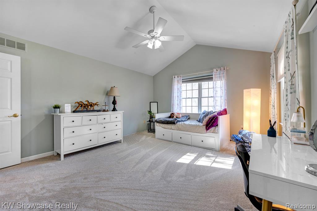 585 TIMBER RIDGE Drive, Highland, MI — Photo 24
