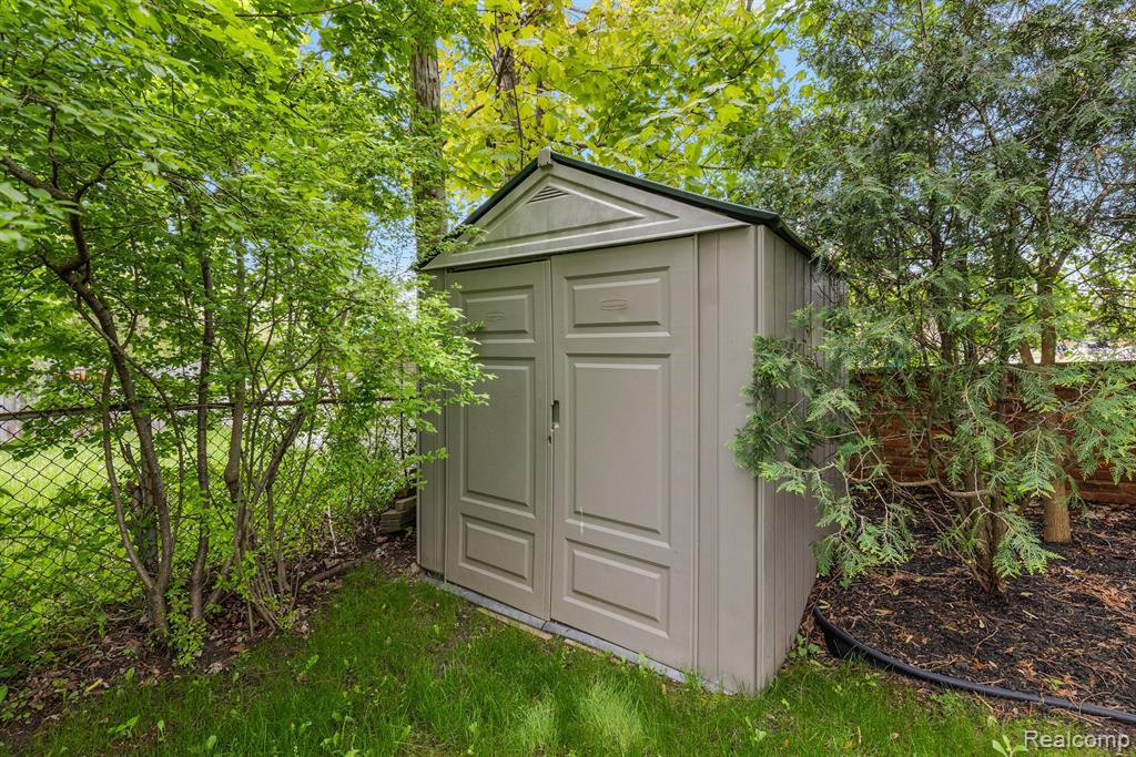 1000 CANTERBURY Street, Northville, MI 48167 — Photo 12