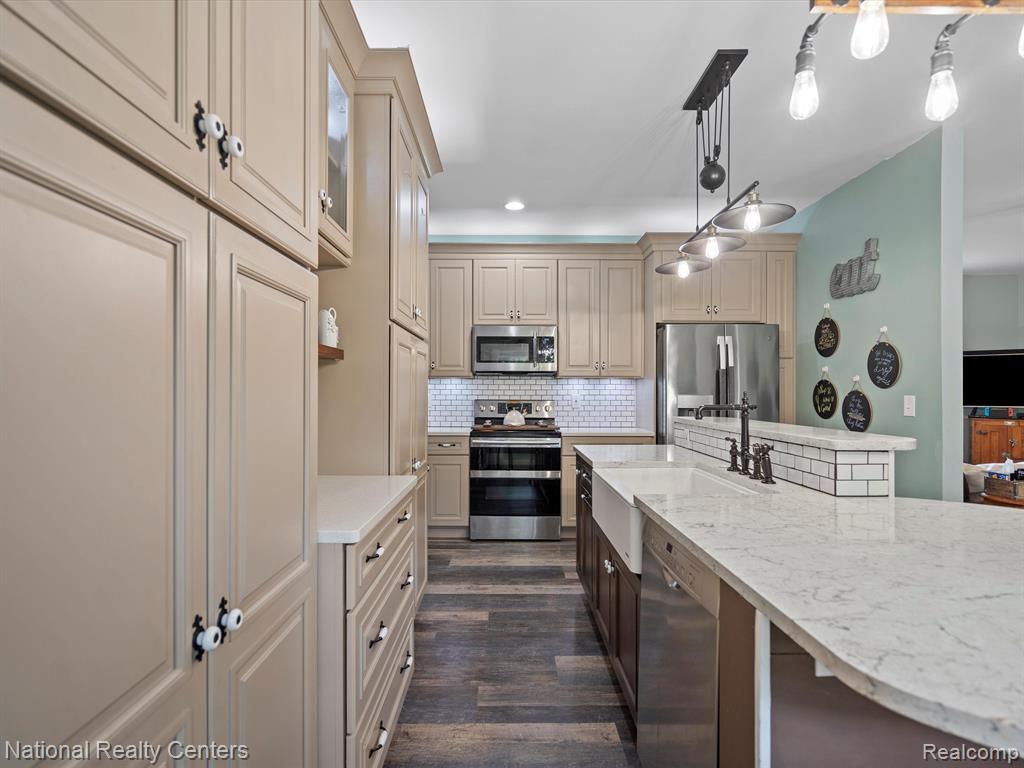 628 EVAN Court, Lake Orion, MI 48362 — Photo 17