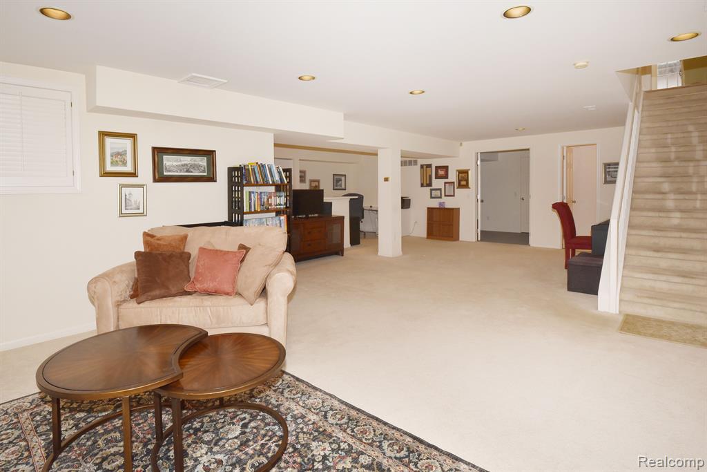 4074 Cranbrook Court, Bloomfield Hills, MI 48301 — Photo 35