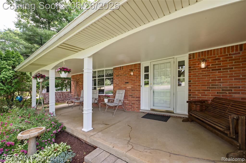 9460 Deer Park Court, Fenton, MI 48430 — Photo 2