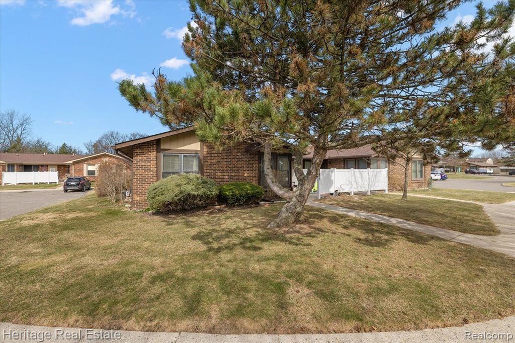 2855 ROUNDTREE Drive, APT 104 L, Troy, MI 48083 — Photo 25