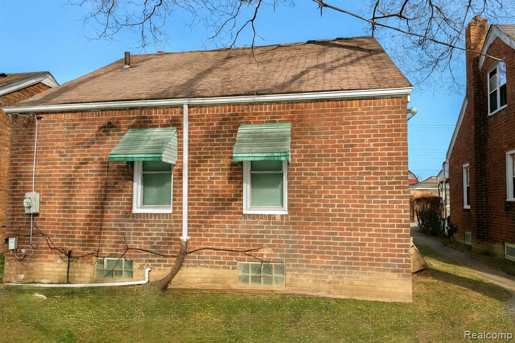 8719 CANYON Street, Grosse Pointe, MI 48236 — Photo 3