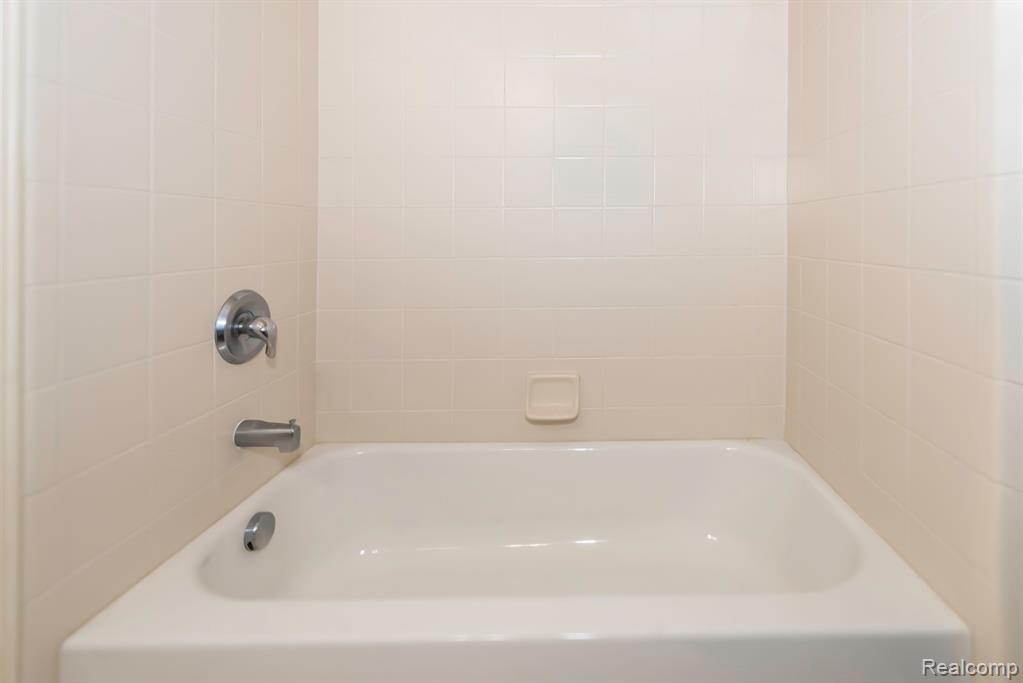 5738 Wellesley Lane, Ypsilanti, MI 48197 — Photo 26