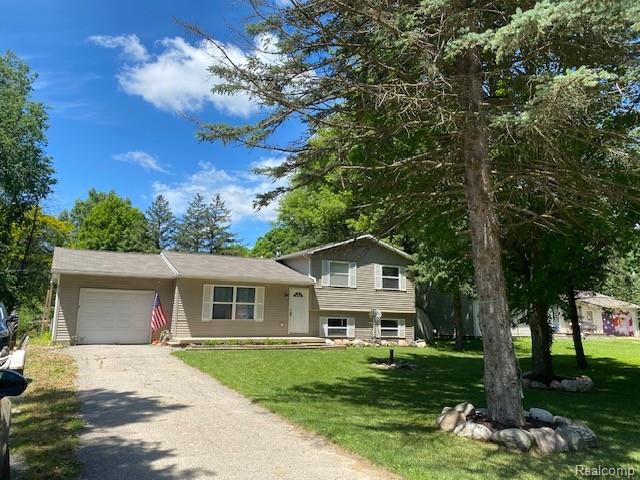 9523 Waite Drive, Fenton, MI 48430 — Photo 2