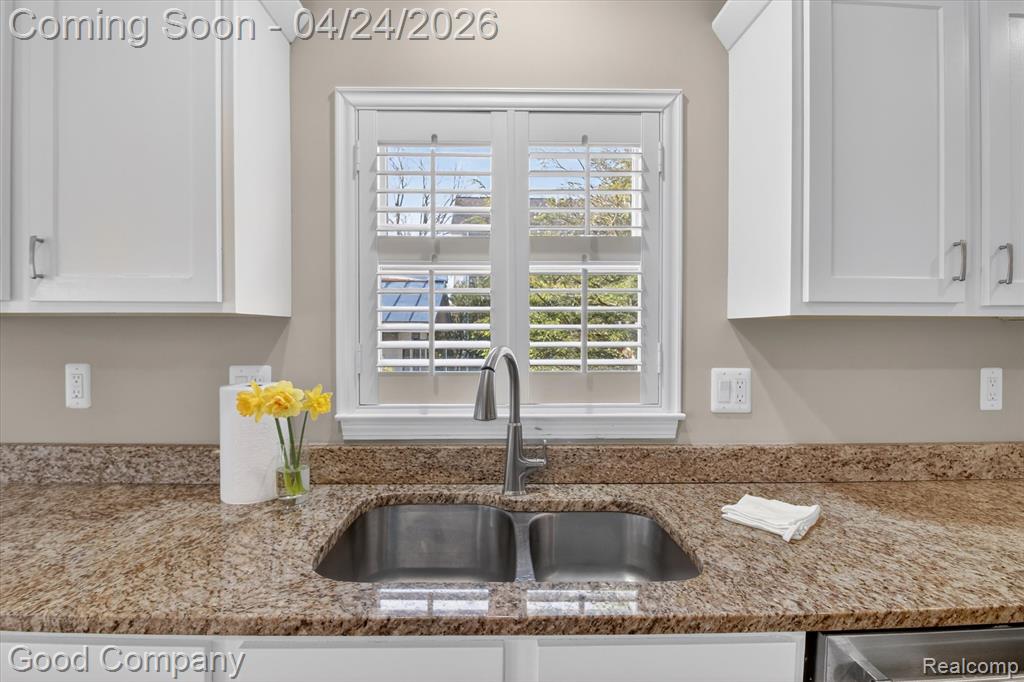 627 Kayser Avenue, Royal Oak, MI 48067 — Photo 8