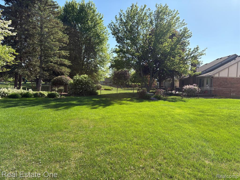 39858 Wilmette Drive Drive, Sterling Heights, MI 48313 — Photo 9