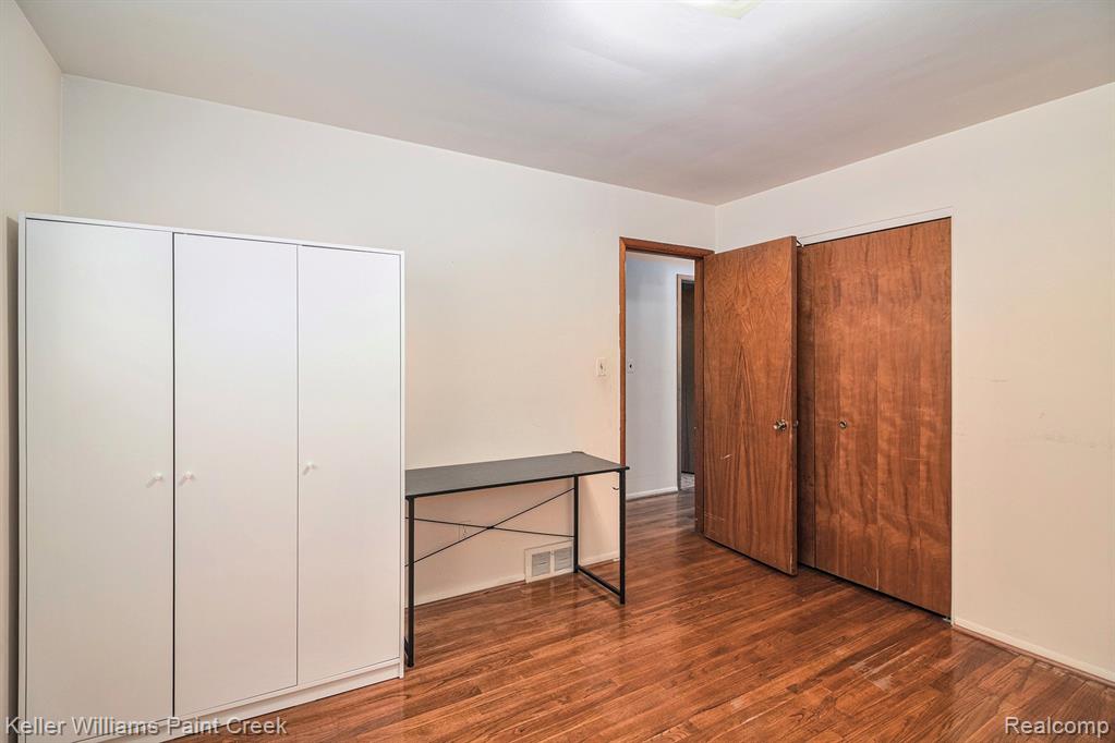 8160 Busch Street, Center Line, MI 48015 — Photo 16