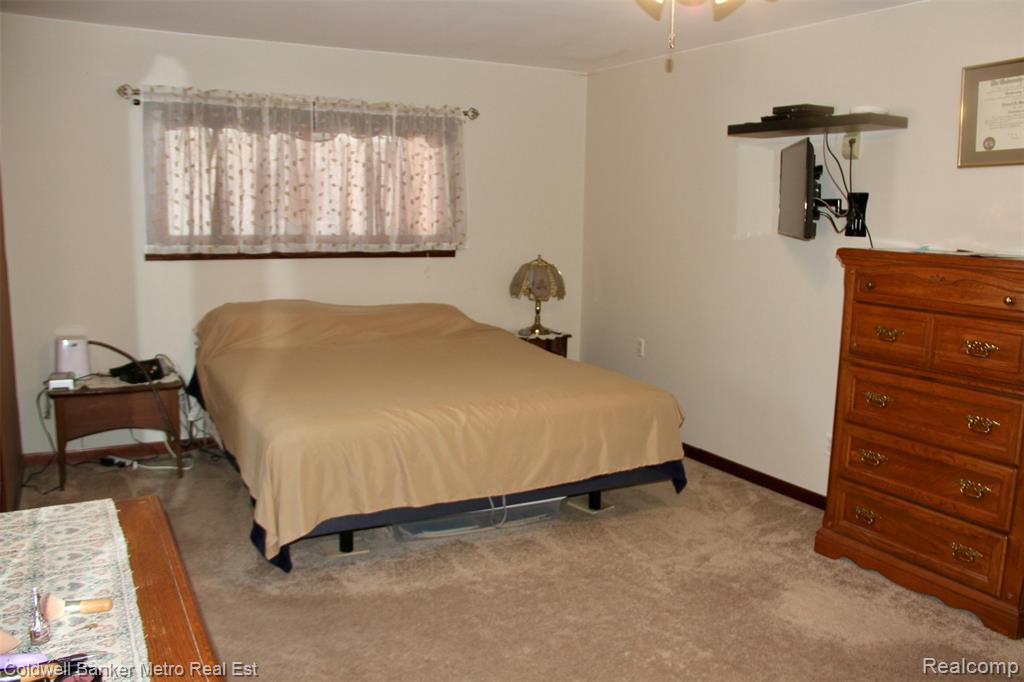 4092 Woodstock Road, Waterford, MI 48328 — Photo 30