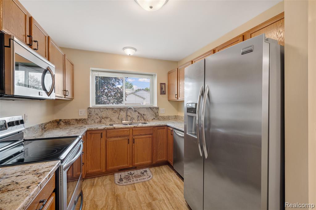 53171 Pineridge Drive, Chesterfield, MI — Photo 9