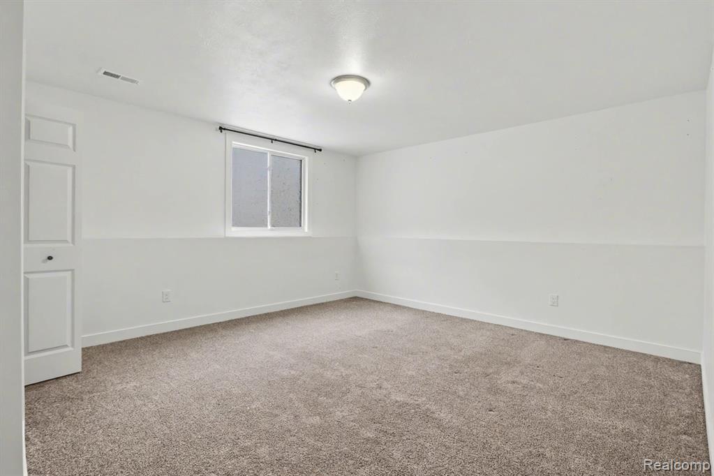 529 Swan River Drive, Benton Harbor, MI 49022 — Photo 9