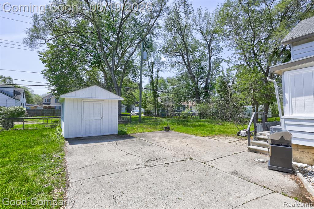 335 W Lincoln Avenue, Madison Heights, MI 48071 — Photo 31