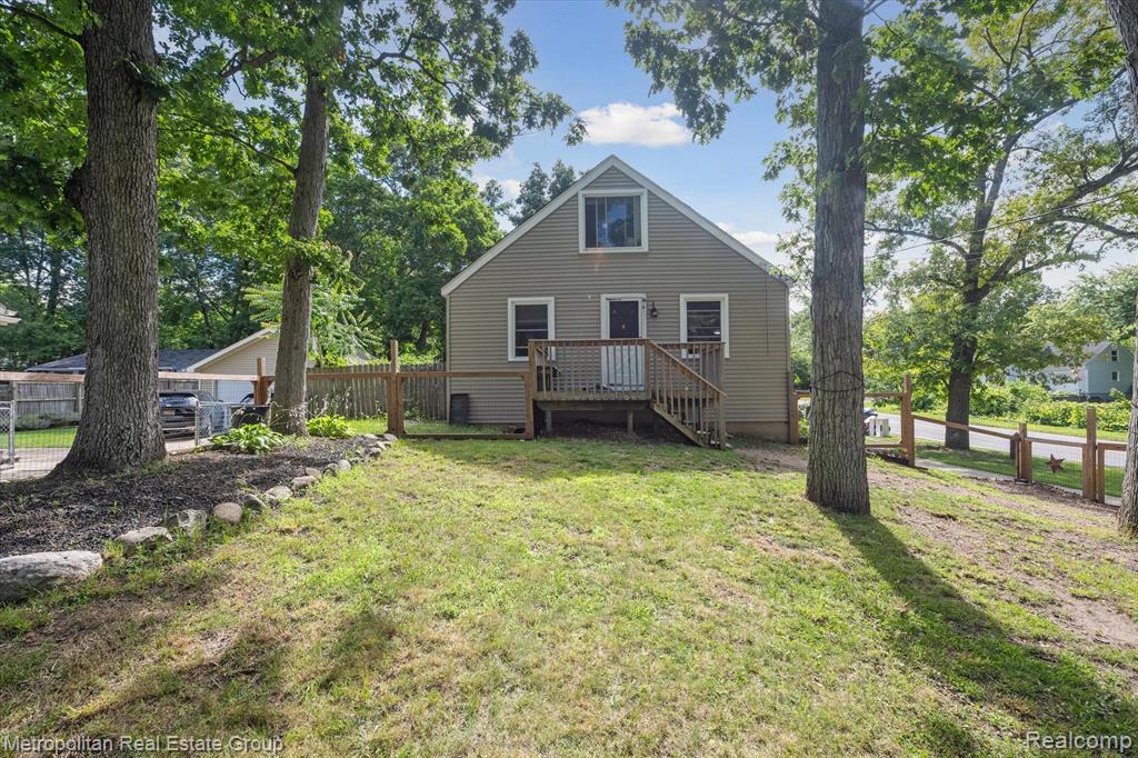 6274 HATCHERY Road, Waterford, MI 48329 — Photo 2