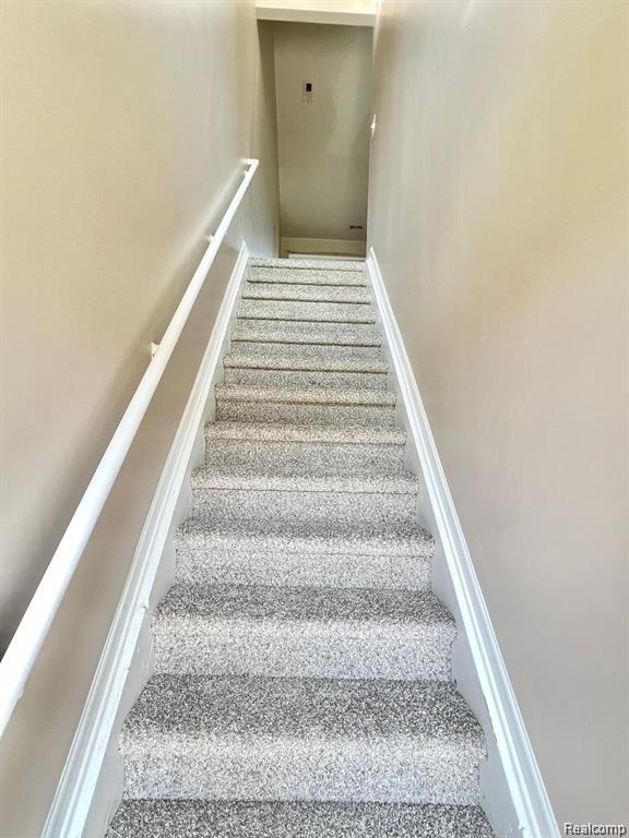 44522 Lakepointe Drive, Sterling Heights, MI 48313 — Photo 2