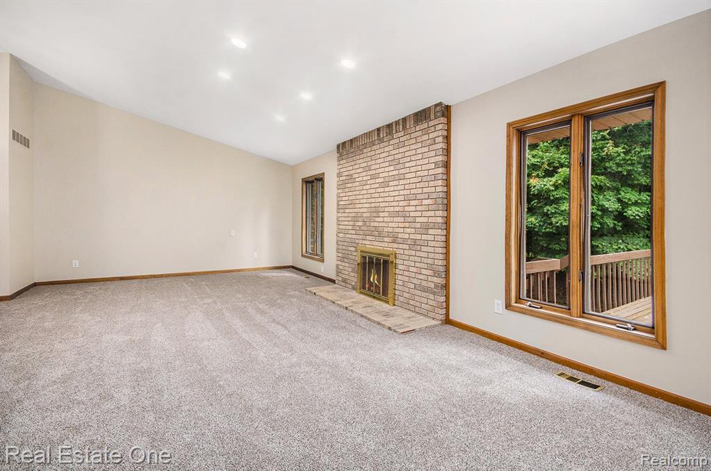 6281 Quaker Hill Drive, West Bloomfield, MI — Photo 9