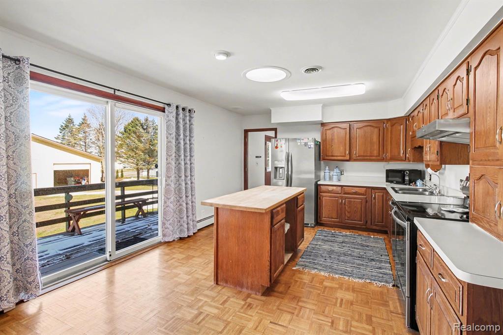 8783 SKYLANE Drive, Brighton, MI 48114 — Photo 7