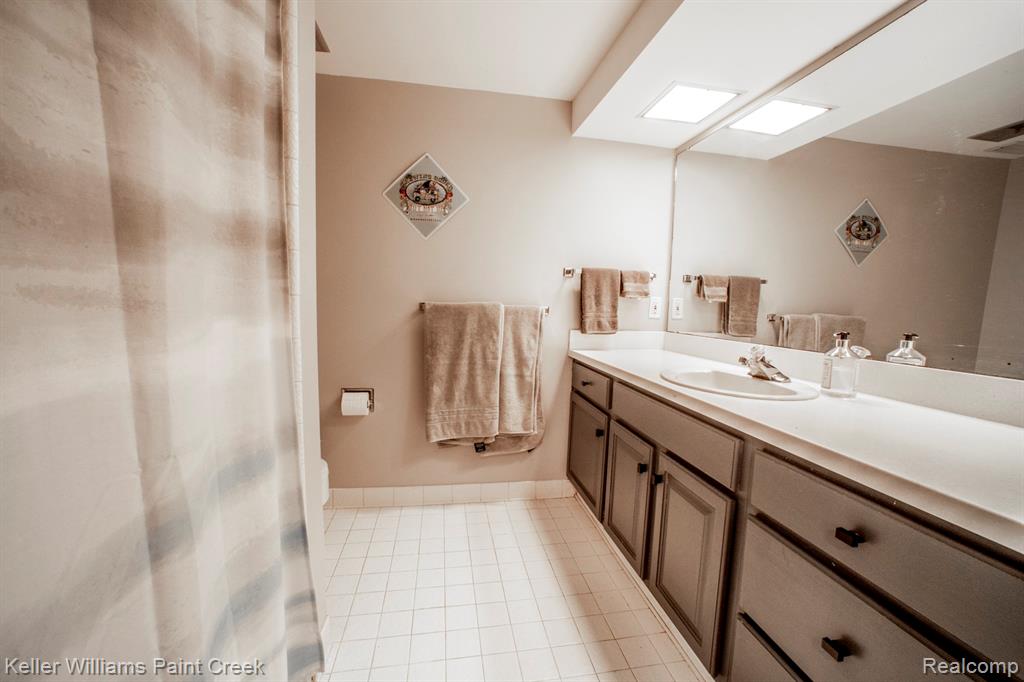 939 Biggers Court, Rochester Hills, MI 48309 — Photo 24