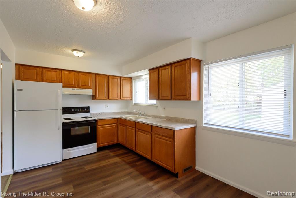 9421 VAN BUREN Street, Van Buren, MI 48111 — Photo 6