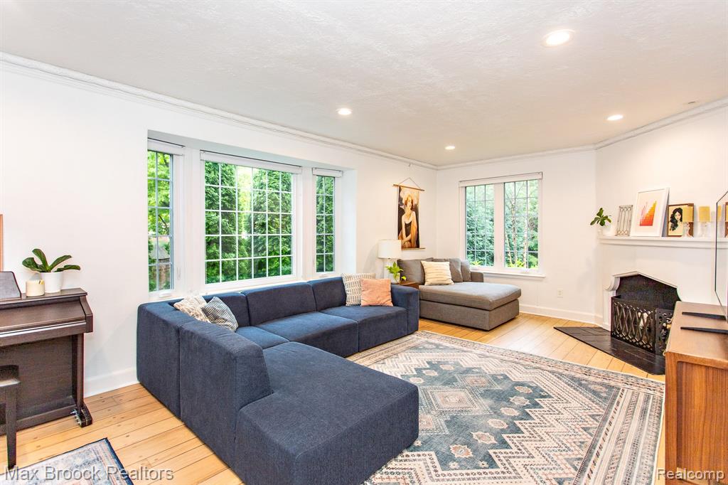 26008 Pembroke Road, Huntington Woods, MI — Photo 14