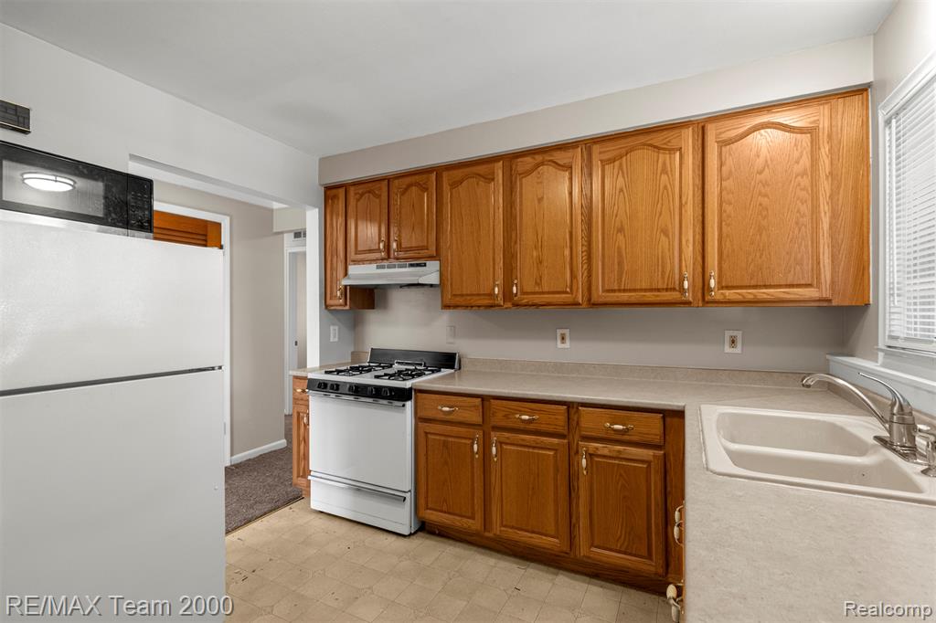 4479 Kingston Street, Dearborn Heights, MI 48125 — Photo 12