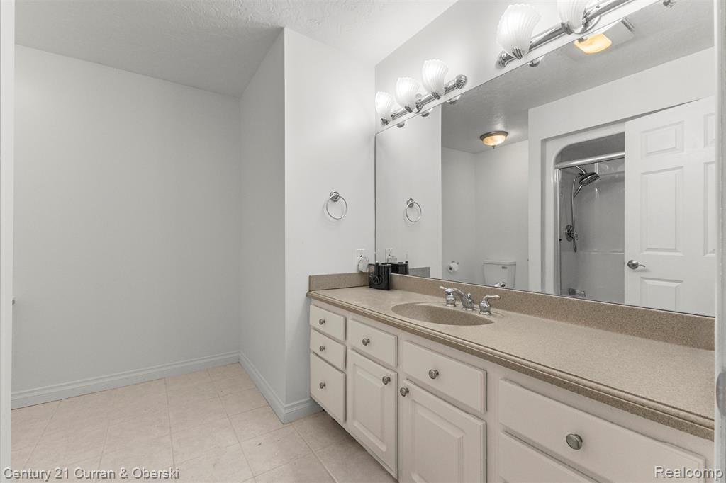 2732 Carric Court, Jackson, MI 49201 — Photo 21