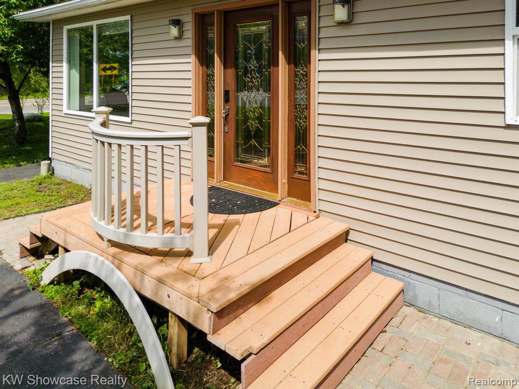 7969 Richardson Road, West Bloomfield, MI 48323 — Photo 11