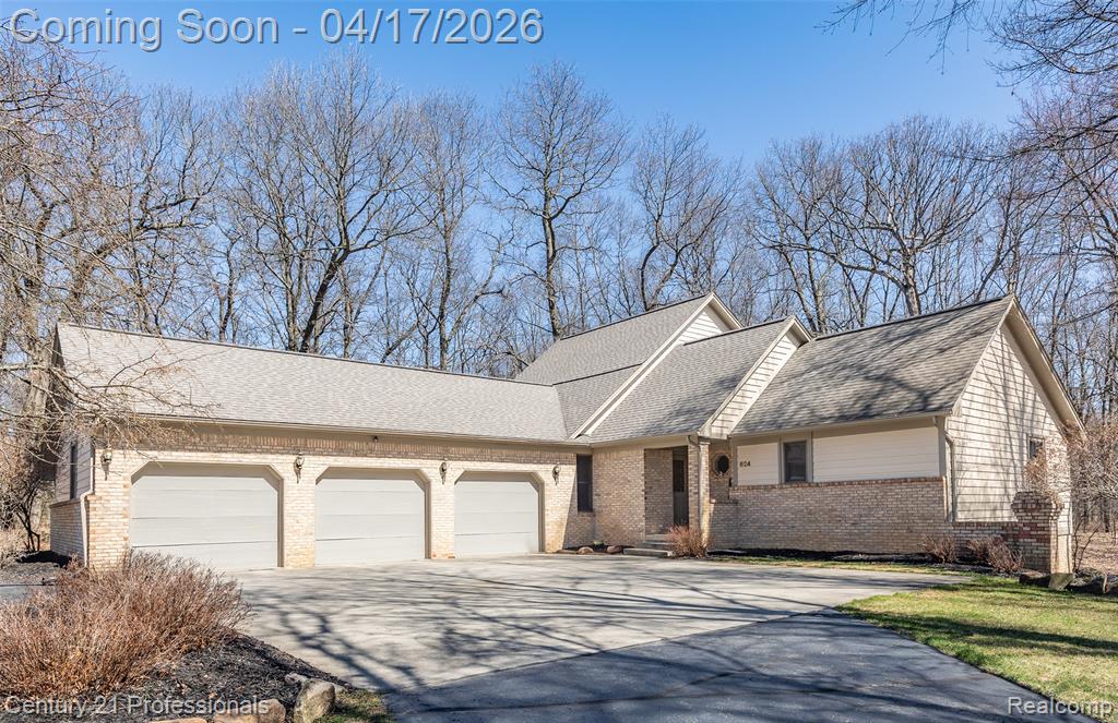 624 Highland Drive, Oxford, MI 48371 — Photo 2