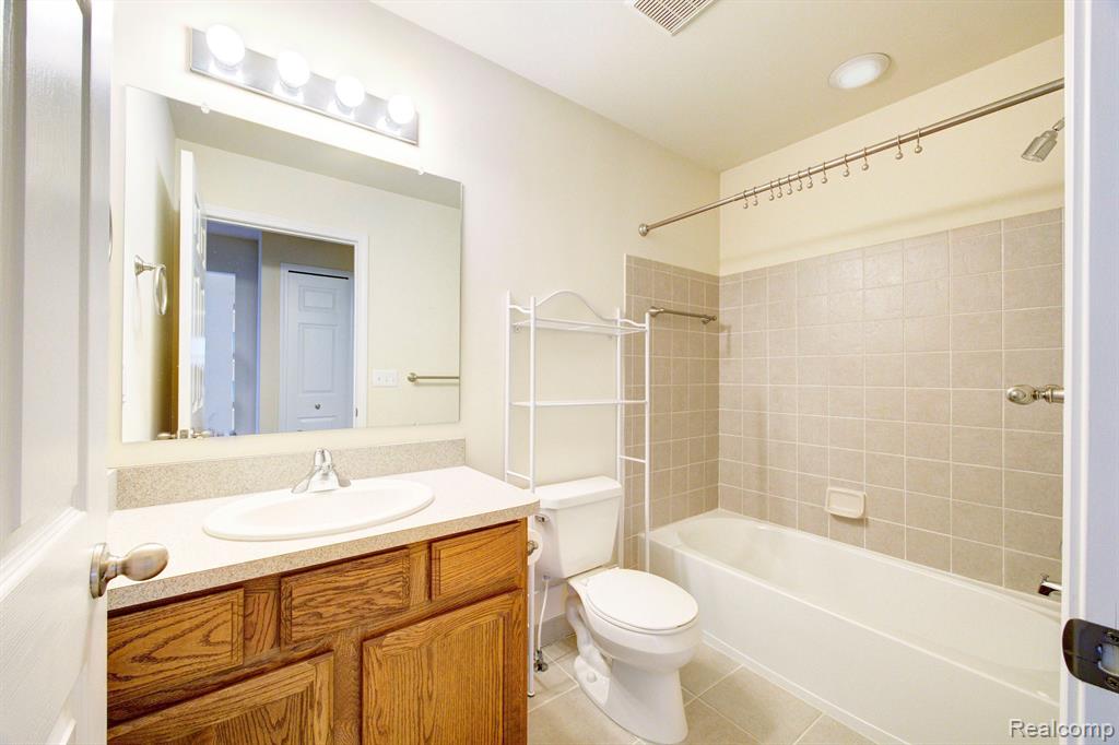 1146 ANDOVER Circle, Commerce Twp, MI 48390 — Photo 16
