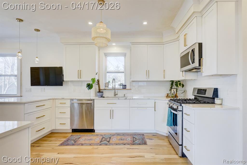 812 E George Avenue, Hazel Park, MI 48030 — Photo 17