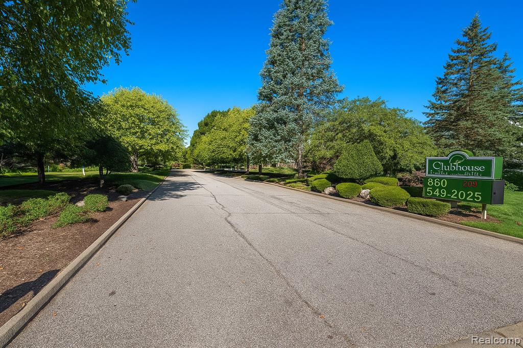 1823 Brentwood Drive, Troy, MI 48098 — Photo 35