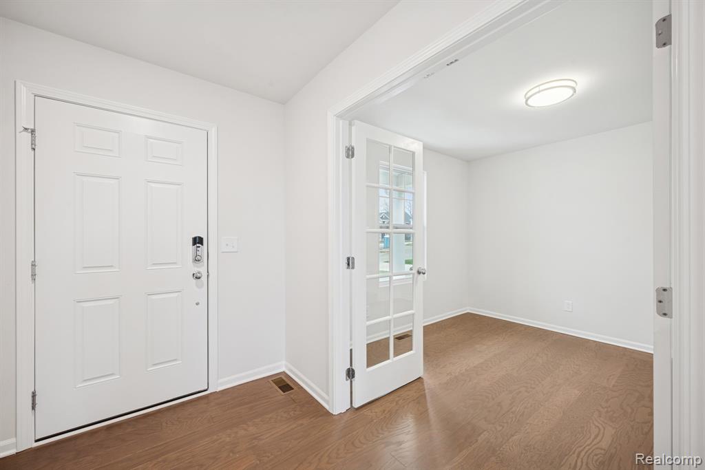 707 Knollwood Bend, Chelsea, MI 48118 — Photo 3