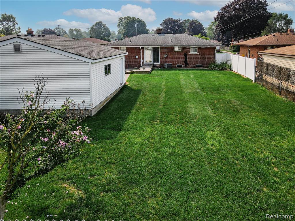 8949 Shannon Drive, Sterling Heights, MI 48314 — Photo 32