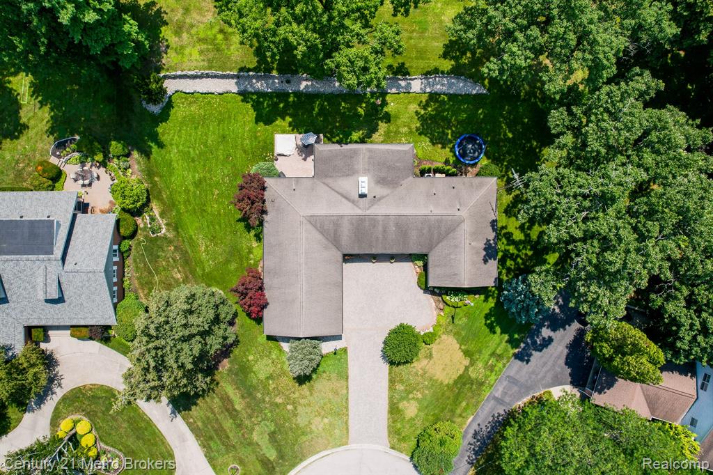 9270 Hidden Valley Court, Grand Blanc, MI 48439 — Photo 53