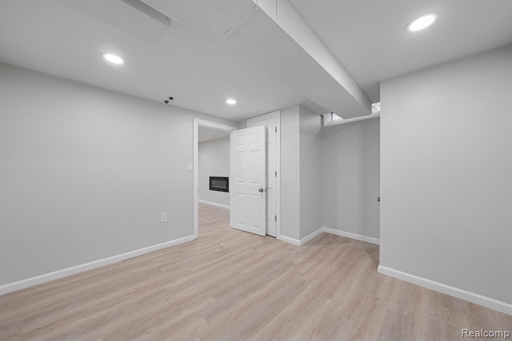 5232 Dickson Drive, Sterling Heights, MI 48310 — Photo 36