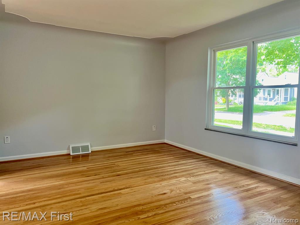 552 LAPRAIRIE Street, Ferndale, MI 48220 — Photo 3
