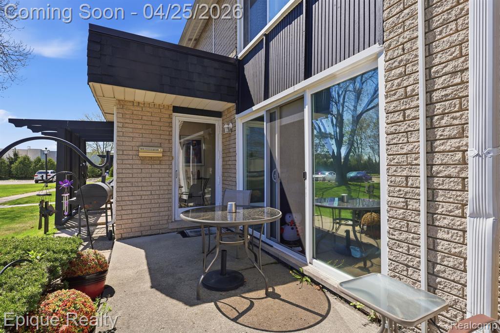 8727 Kennedy Circle, 4, Warren, MI 48093 — Photo 2